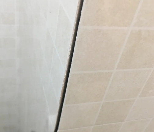 海西瓷砖空鼓维修公司分享阳台瓷砖脱落的修复过程可以分为以下几个步骤
