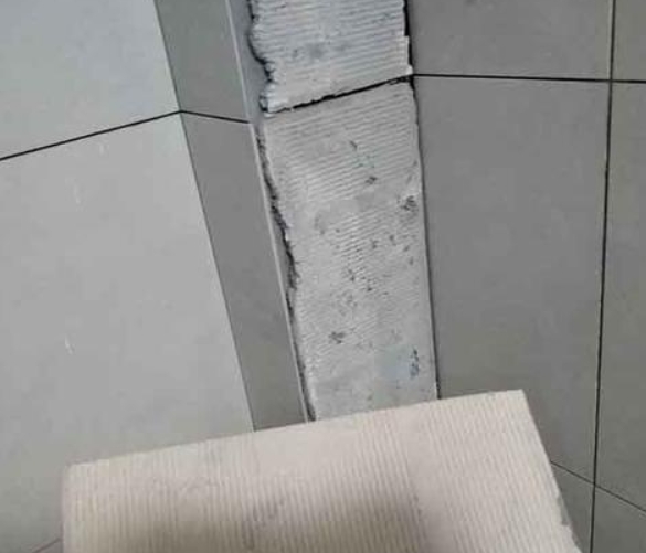 海西瓷砖空鼓维修公司分享下厨房瓷砖脱落的补救措施。